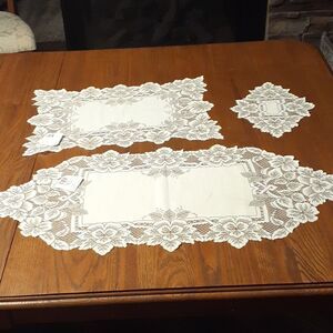 -3 pc bundle of vtg.white Heirloom Lace doilies, runner, placemat, & doily